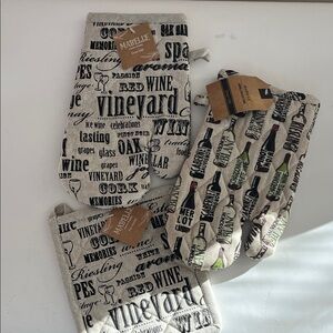 Madelaine Wine-Themed Oven Mitts Set